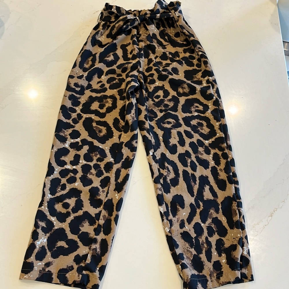 Girls leopard 🐆 belted pants